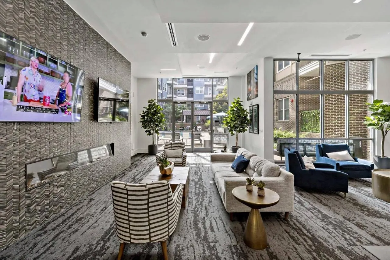 Beautiful 1Bd - 5Min Dt, Gym, Parking, W-D - Sleeps 6 Apartment Charlotte United States