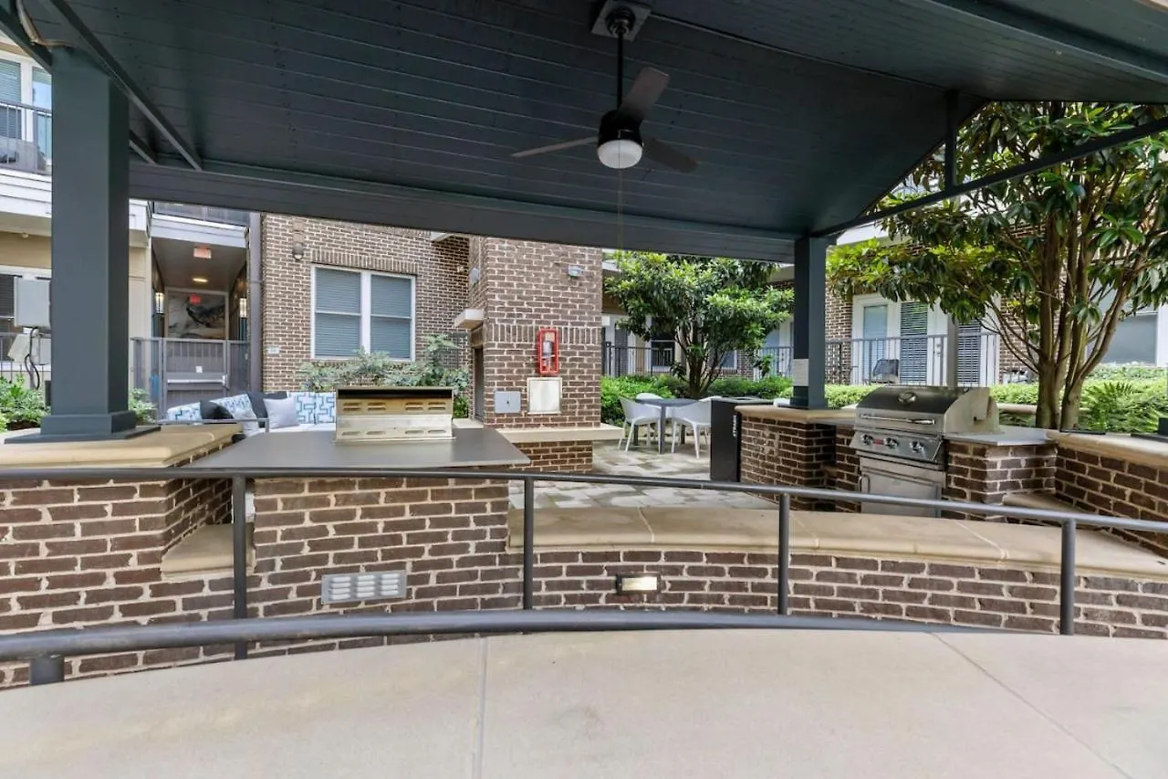 Beautiful 1Bd - 5Min Dt, Gym, Parking, W-D - Sleeps 6 Apartment Charlotte