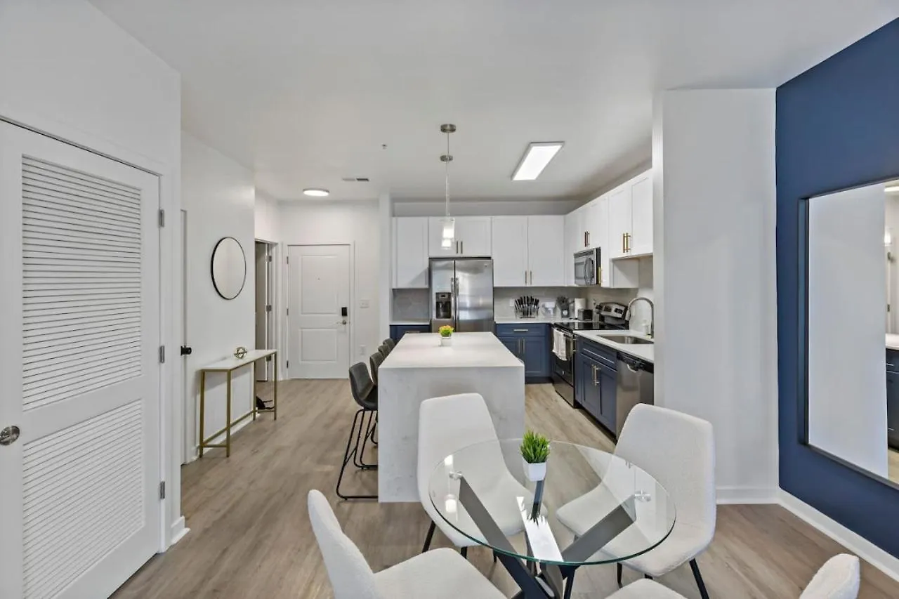Beautiful 1Bd - 5Min Dt, Gym, Parking, W-D - Sleeps 6 Apartment Charlotte